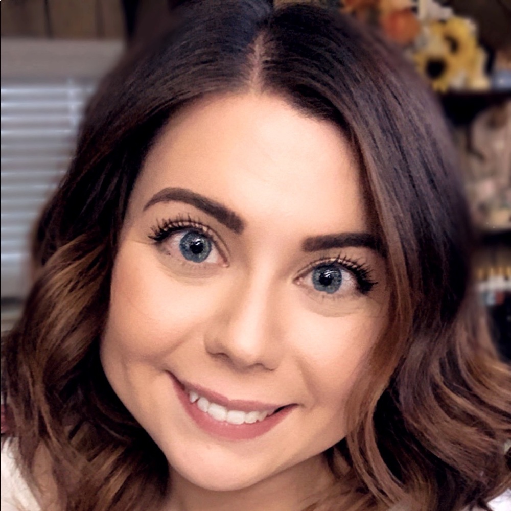 Meet your Posher, Ashley